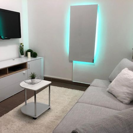 Modern Center Studio Under The Castle II Free Parking Apartment Ljubljana Ngoại thất bức ảnh
