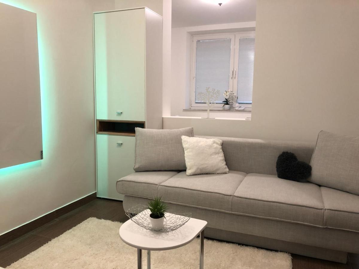 Modern Center Studio Under The Castle II Free Parking Apartment Ljubljana Ngoại thất bức ảnh
