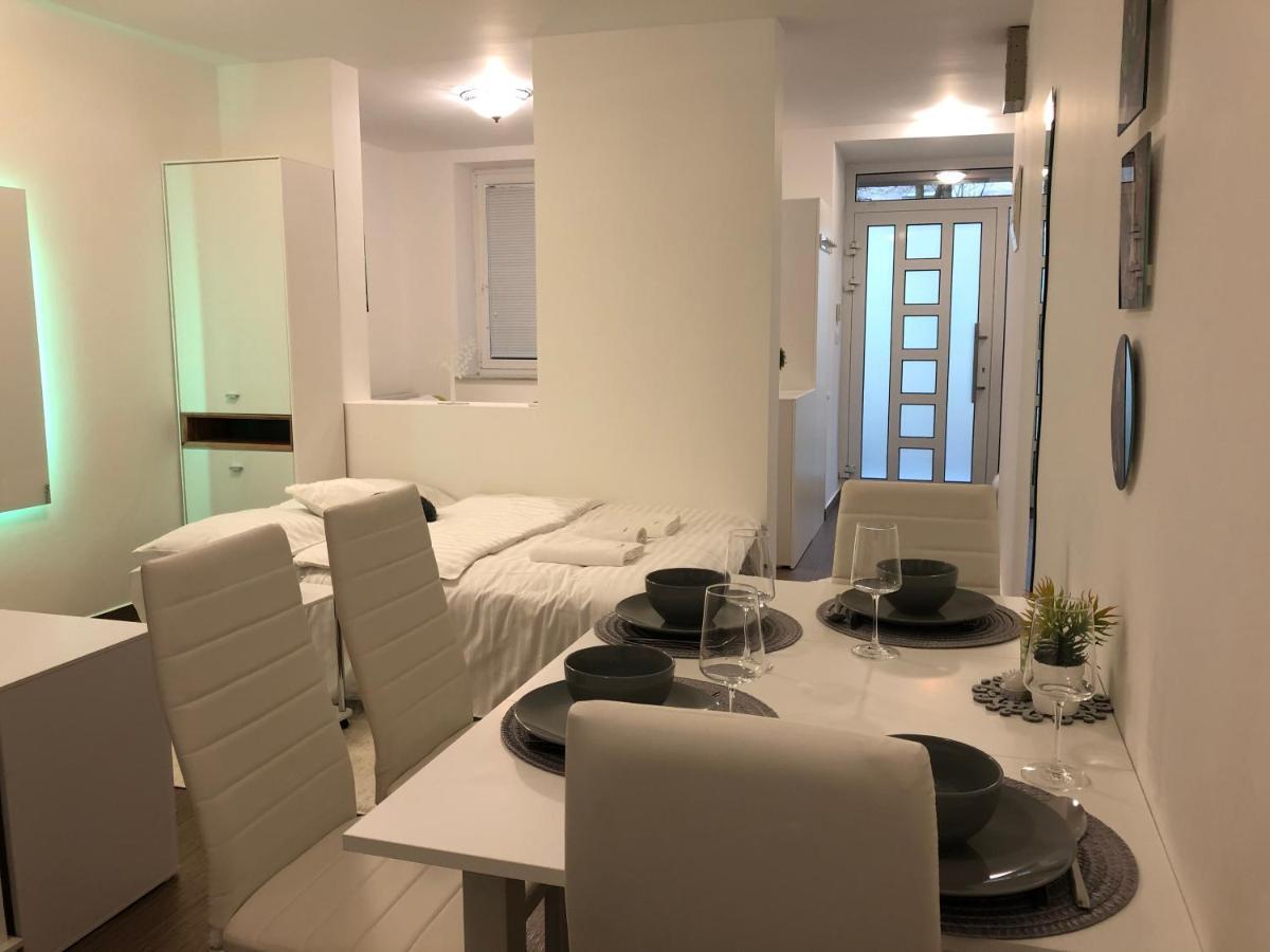 Modern Center Studio Under The Castle II Free Parking Apartment Ljubljana Ngoại thất bức ảnh