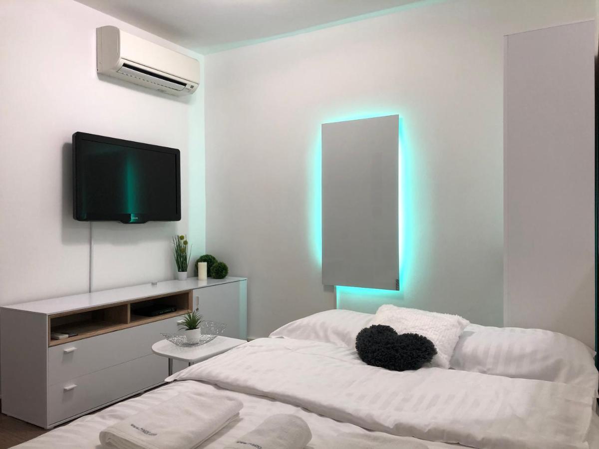 Modern Center Studio Under The Castle II Free Parking Apartment Ljubljana Ngoại thất bức ảnh