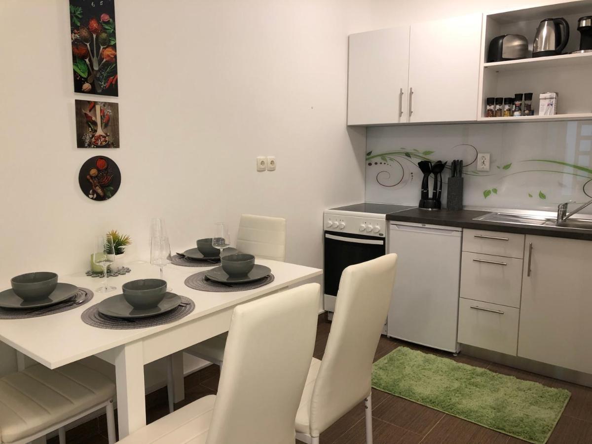 Modern Center Studio Under The Castle II Free Parking Apartment Ljubljana Ngoại thất bức ảnh
